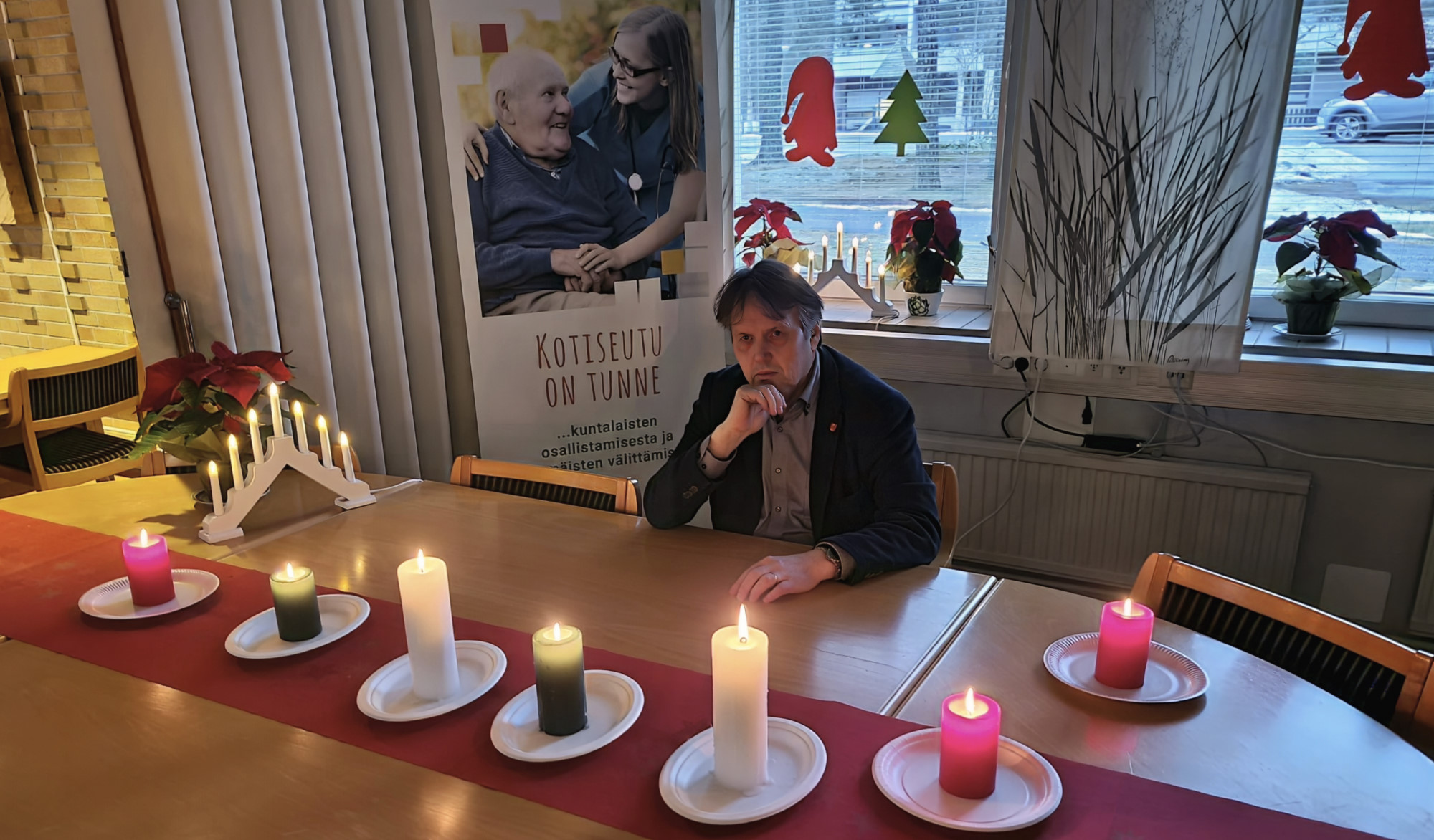 Kunnanjohtaja Kari Lehtinen joulutunnelmissa.